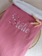 Couverture en gaze de coton et polaire framboise - personnalisable -
