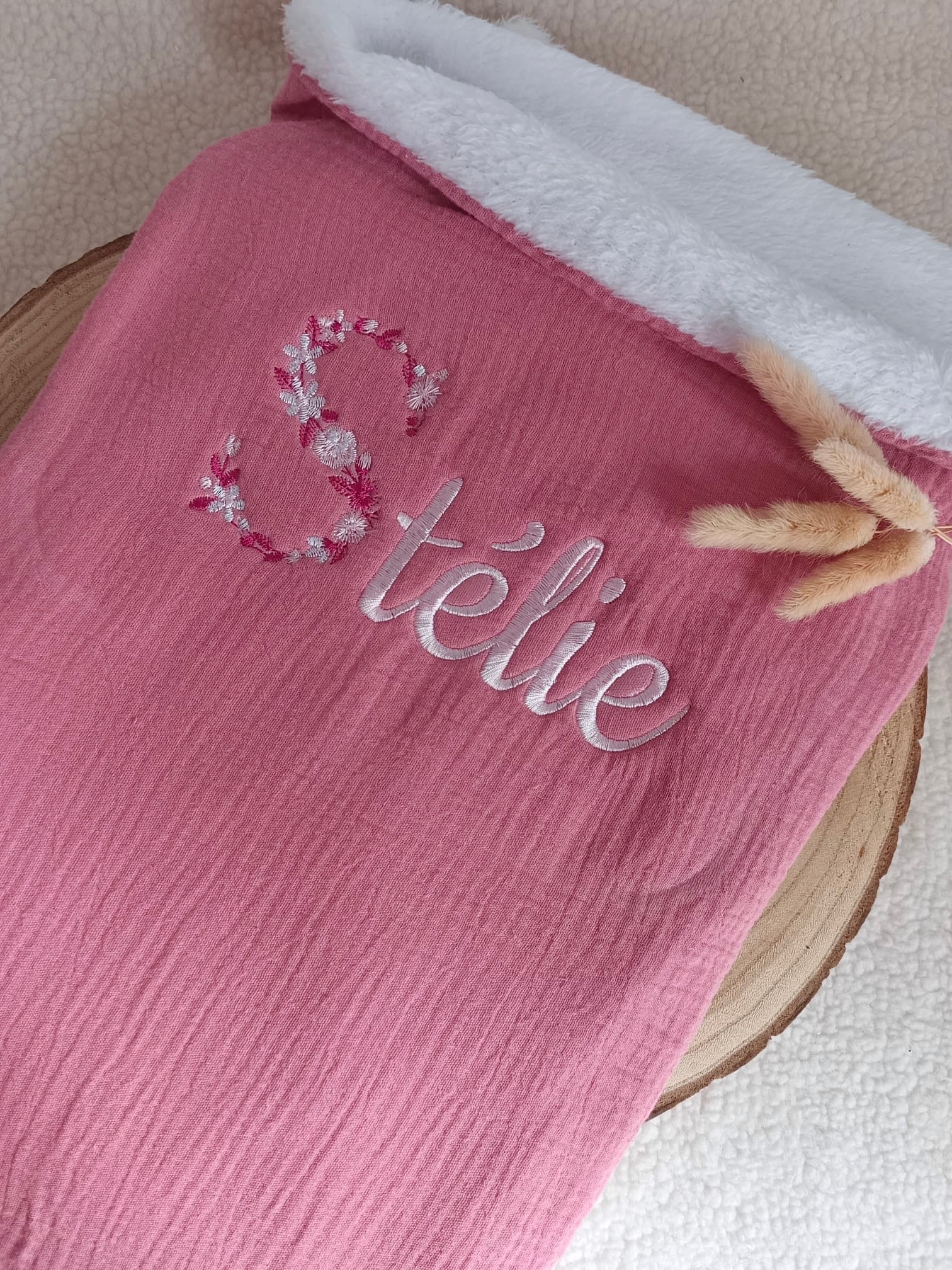 Couverture en gaze de coton et polaire framboise - personnalisable -