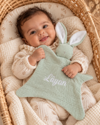 Doudou lapin personnalisé bébé en gaze de coton