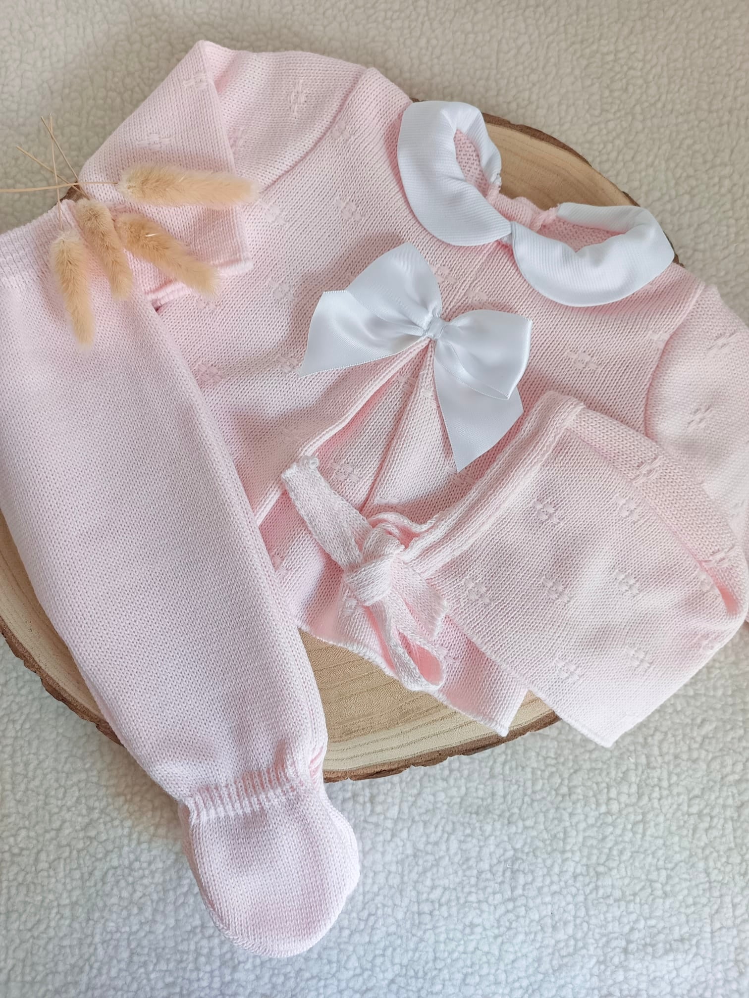 Ensemble complet rose avec noeud satiné blanc 0/3 mois