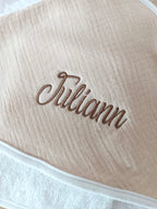 Cape de bain en gaze de coton beige - personnalisable -