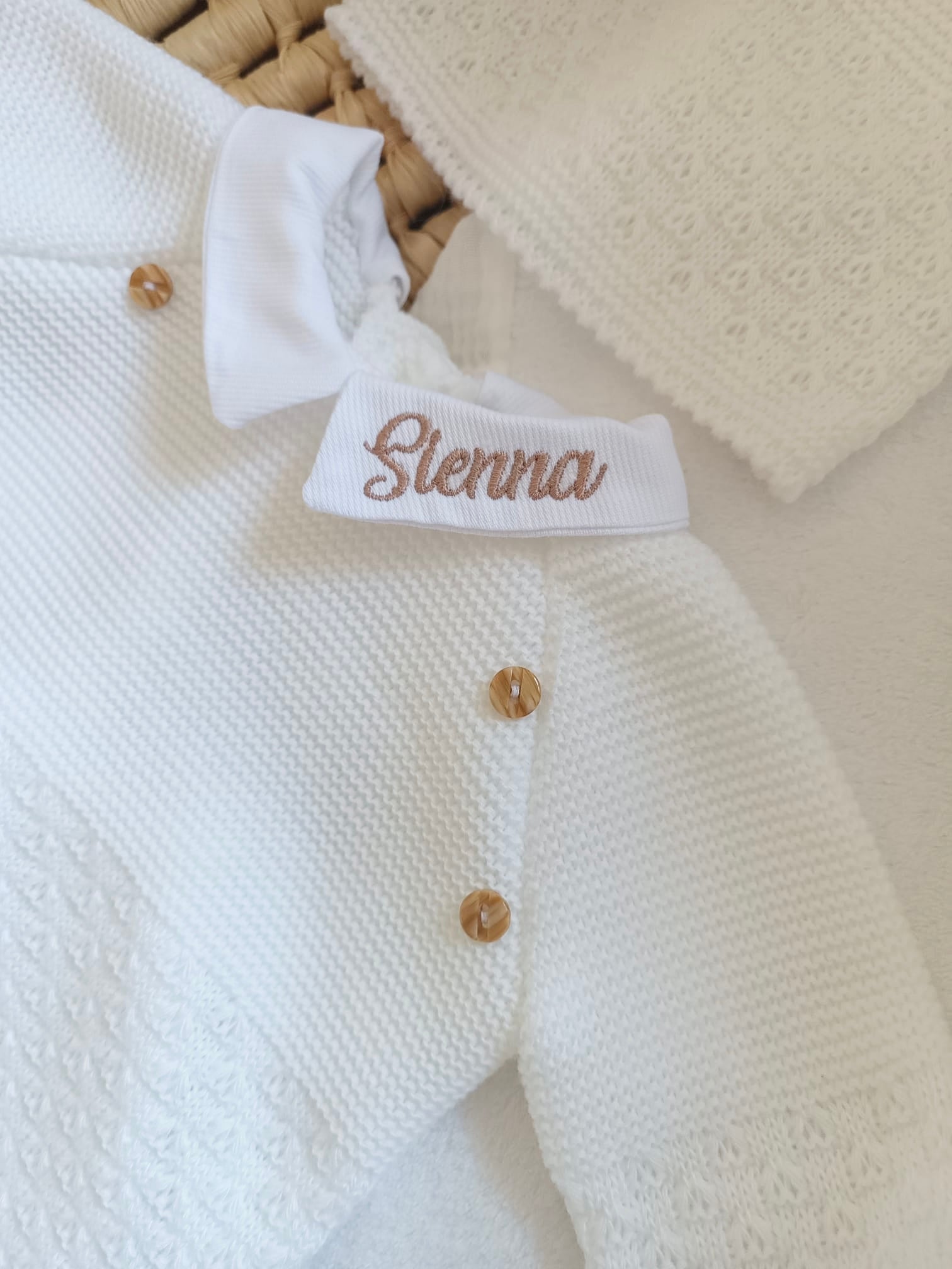 Ensemble complet naissance blanc 0/3 mois avec boutons bois