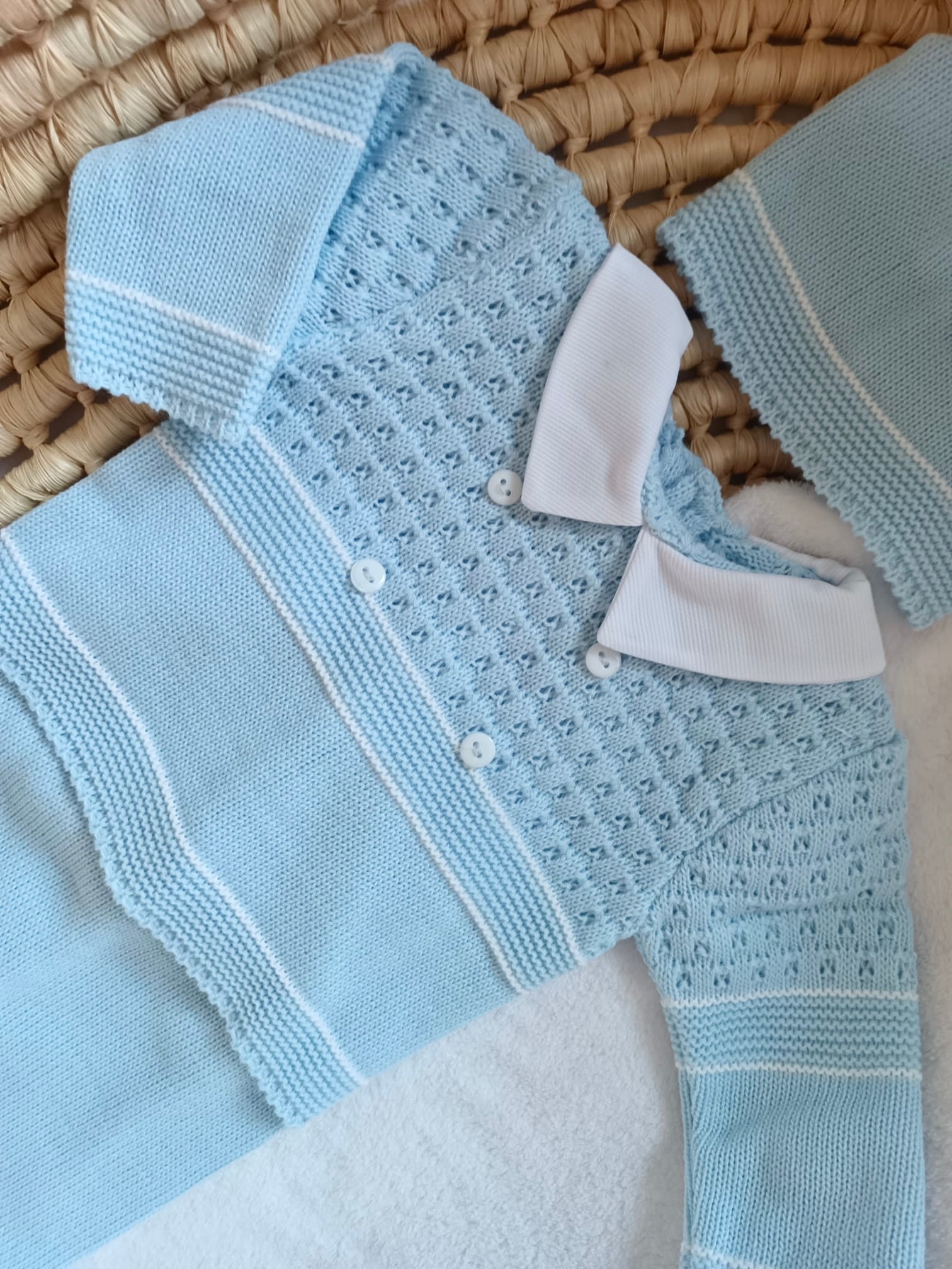 Ensemble complet naissance bleu ciel/blanc 0/3 mois avec boutons