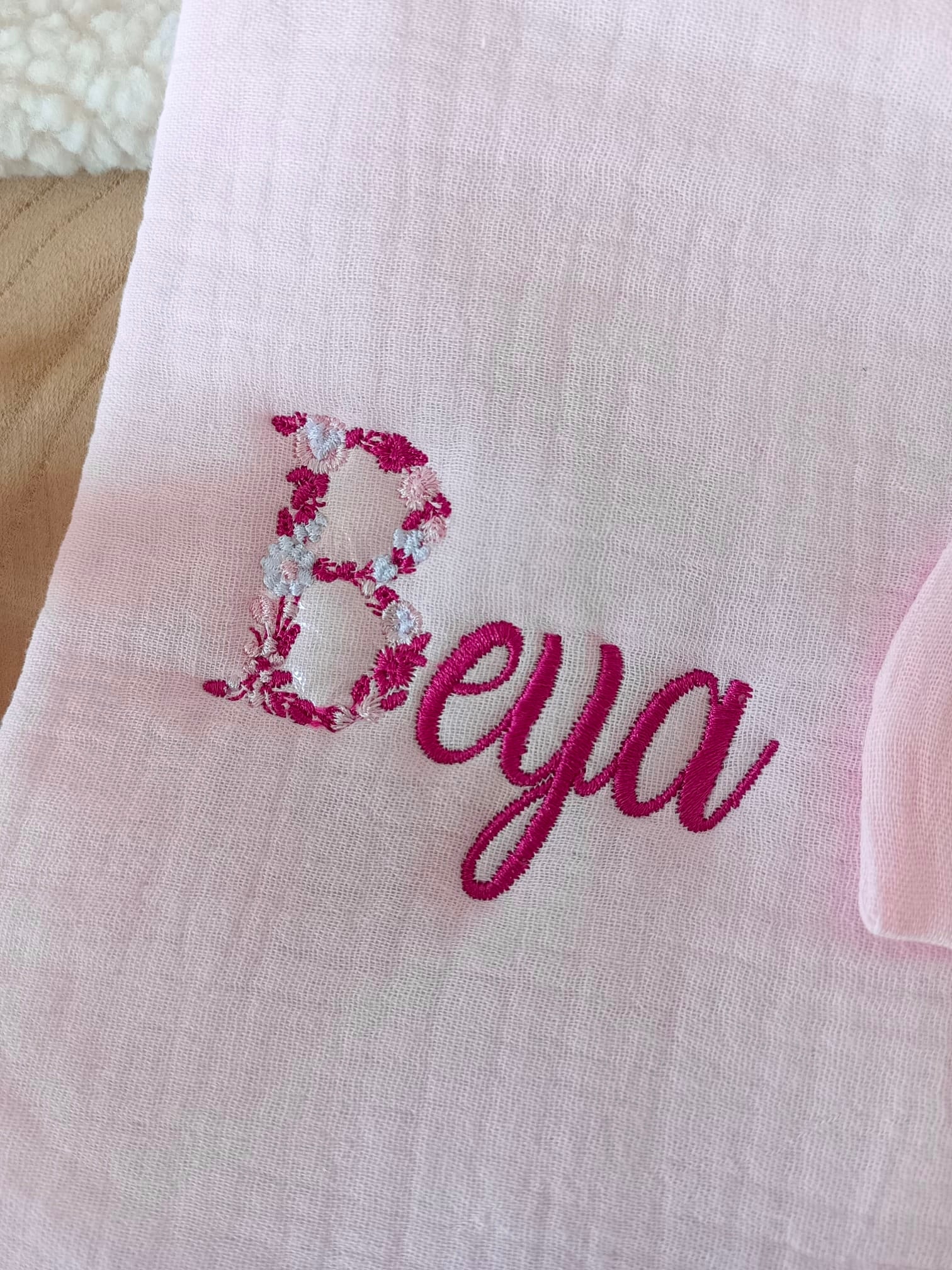 Protège carnet de santé en gaze de coton rose avec noeud - personnalisable -
