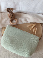 Trousse en gaze de coton vert sauge - personnalisable -