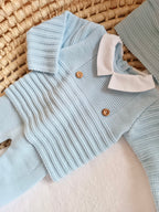 Ensemble complet bleu ciel avec 2 boutons bois 0/3 mois