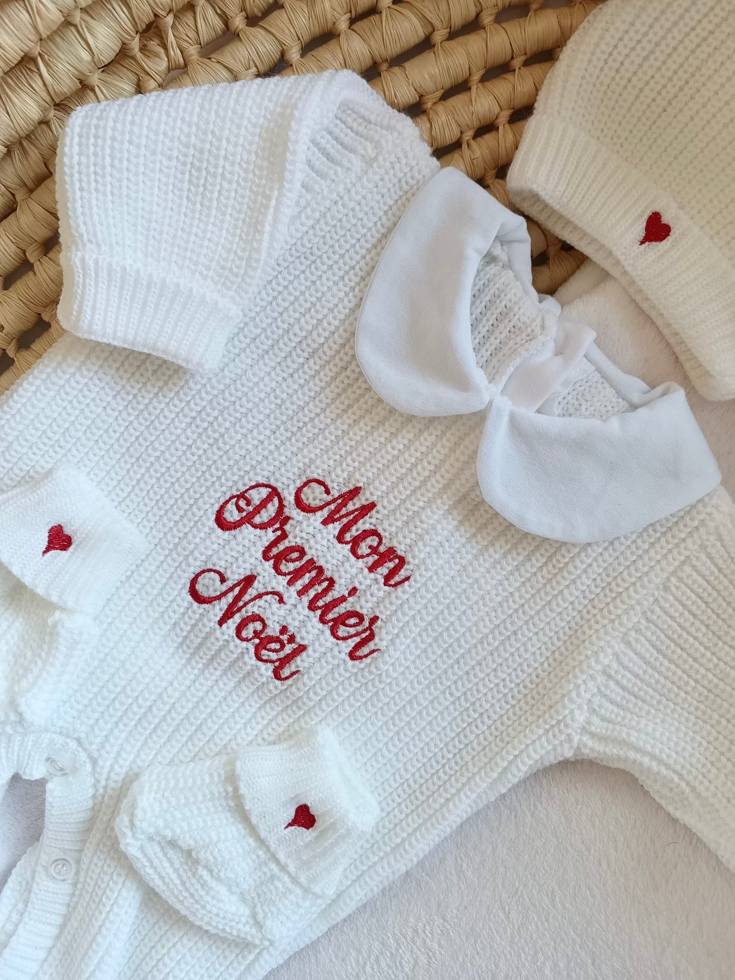 Combinaison maille MON PREMIER NOËL avec col blanc + COEURS + PRENOM - 0/3 mois - 3/6mois et 9/12 mois - personnalisable - Plusieurs couleurs