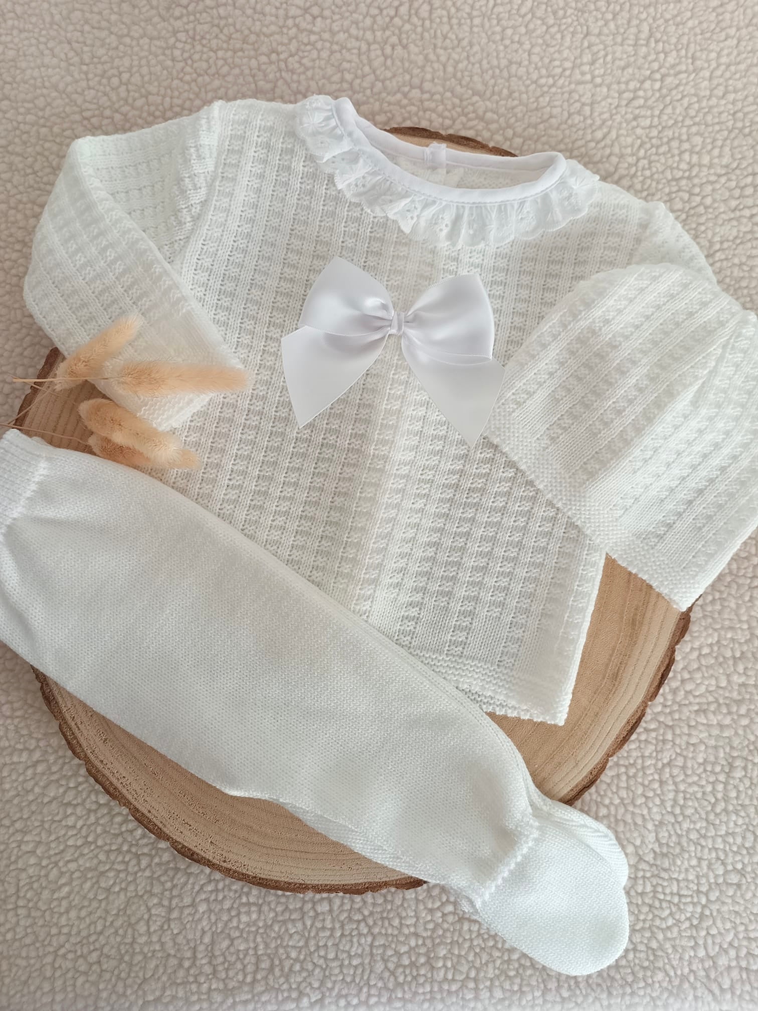 Ensemble naissance 0/3 mois en maille blanc avec noeud satiné - personnalisable -