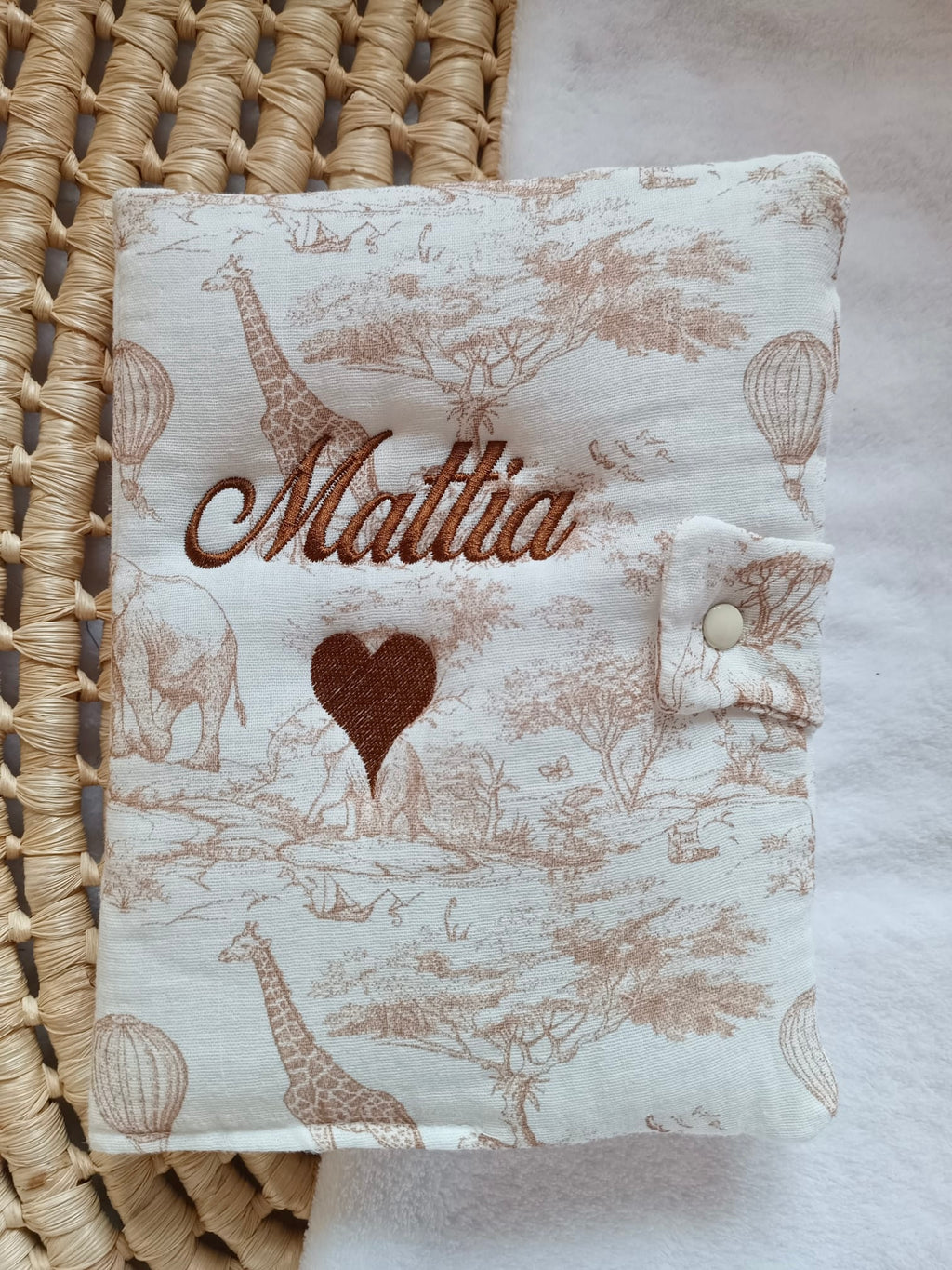 Protège carnet de santé en gaze de coton safari tons beige - personnalisable -