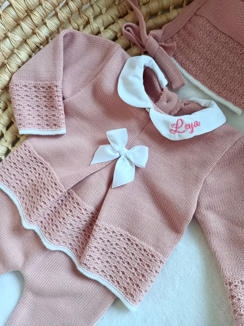 Ensemble complet vieux rose/blanc avec noeud satiné blanc 0/3 mois