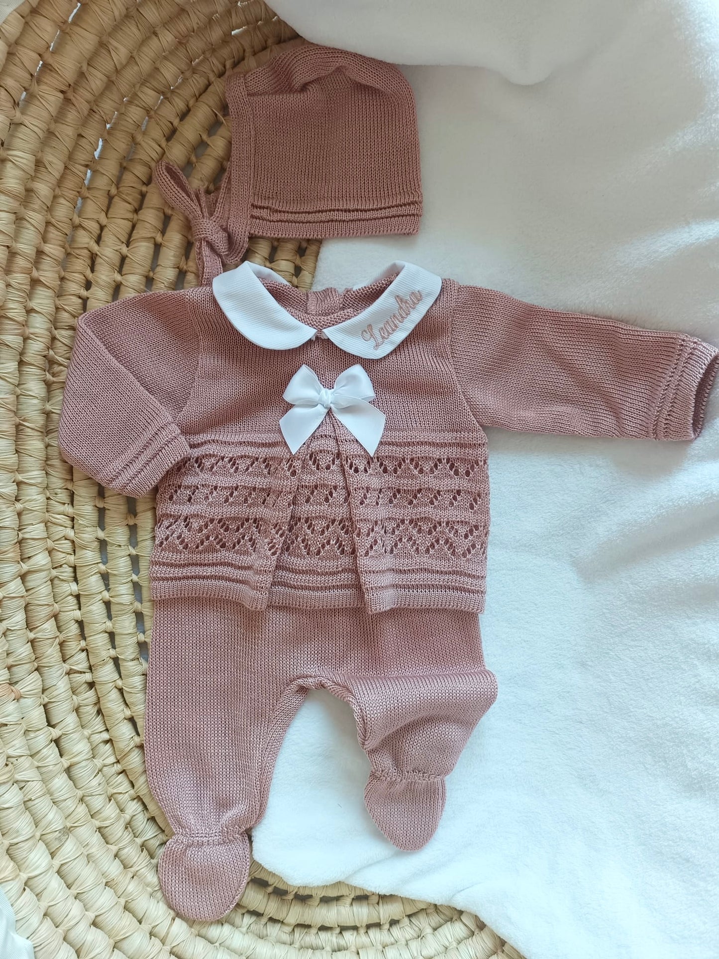 Ensemble complet naissance vieux rose ajouré noeud satiné blanc 0/3 mois