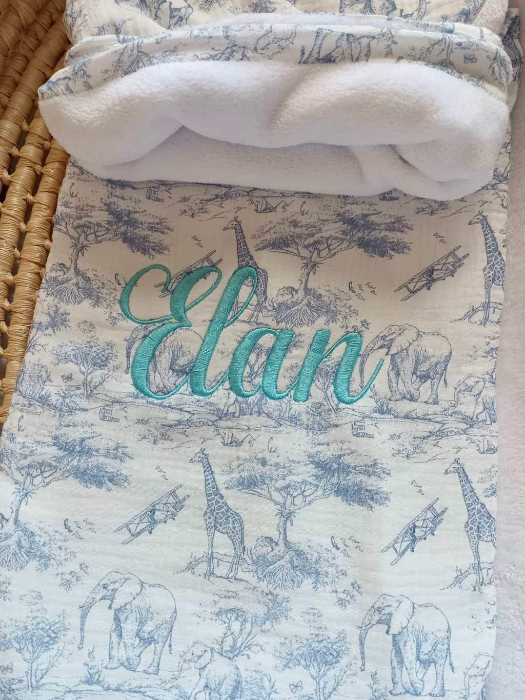 Couverture en gaze de coton safari tons bleuté et polaire blanc - personnalisable -