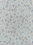 Nid d'ange en gaze de coton blanc  fleurie tons bleu ciel/bleu marine