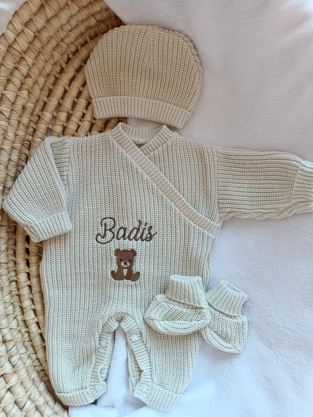 Personalised crossover knit birth outfit – 3-piece set