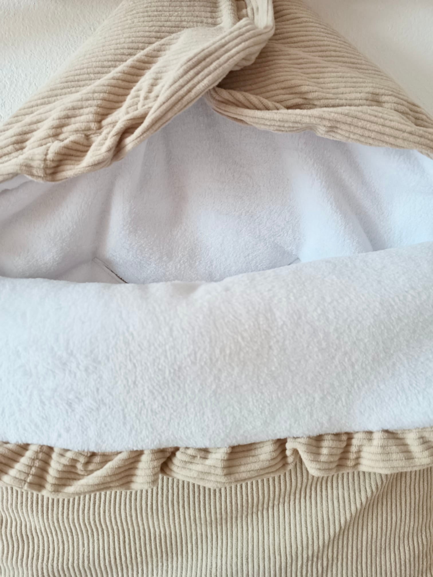 Nid d'ange en velours et polaire beige