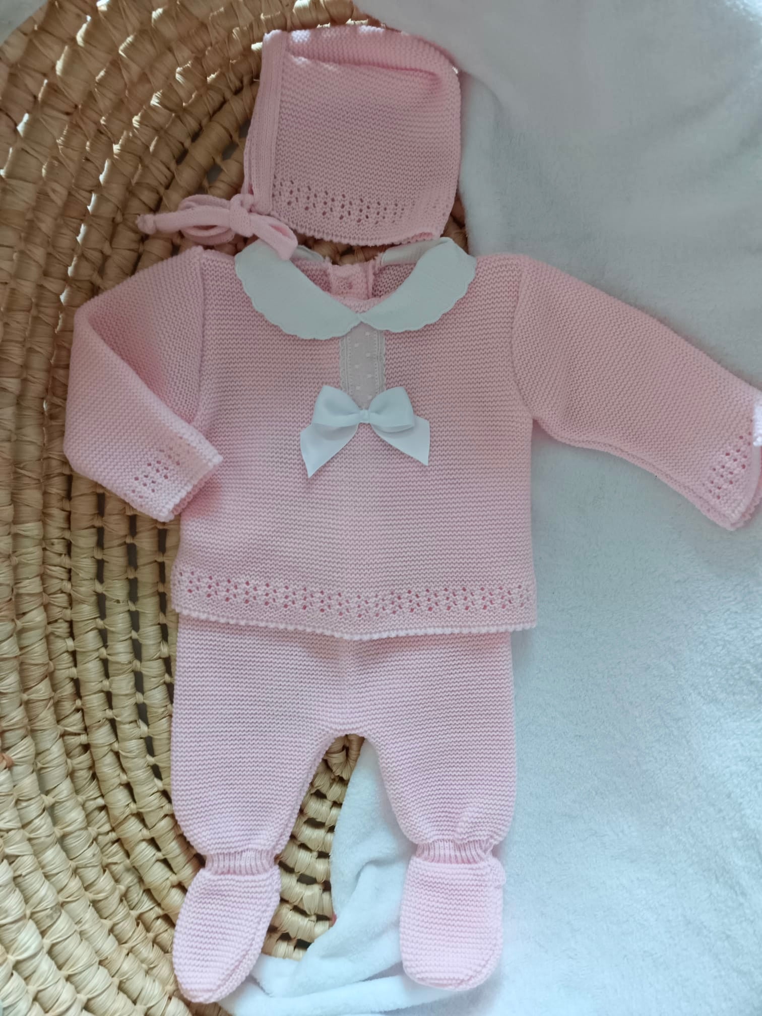 Ensemble complet naissance 0/3 mois, rose avec détails et noeud satiné blanc + dentelle
