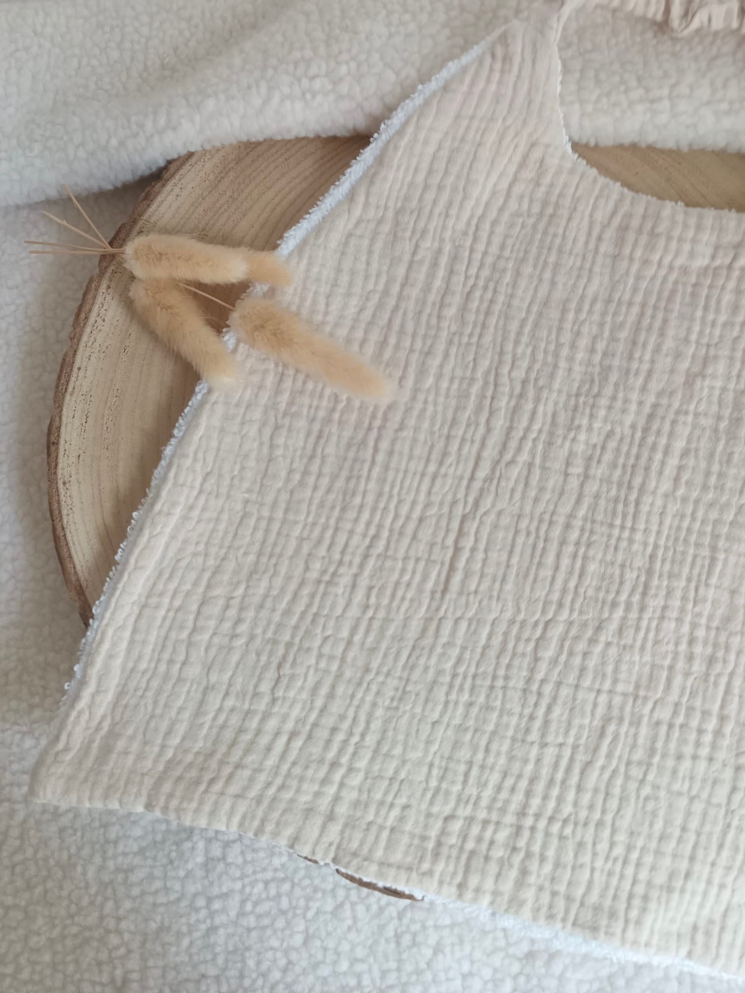 Bavoir en gaze de coton beige