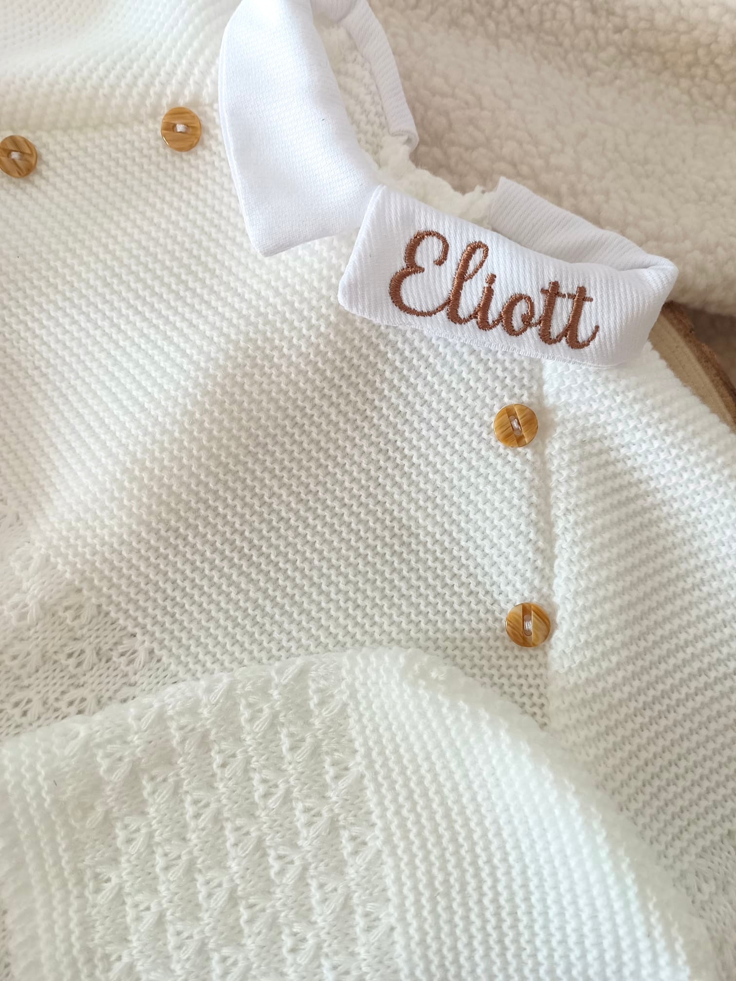 Ensemble complet naissance blanc 0/3 mois avec boutons bois