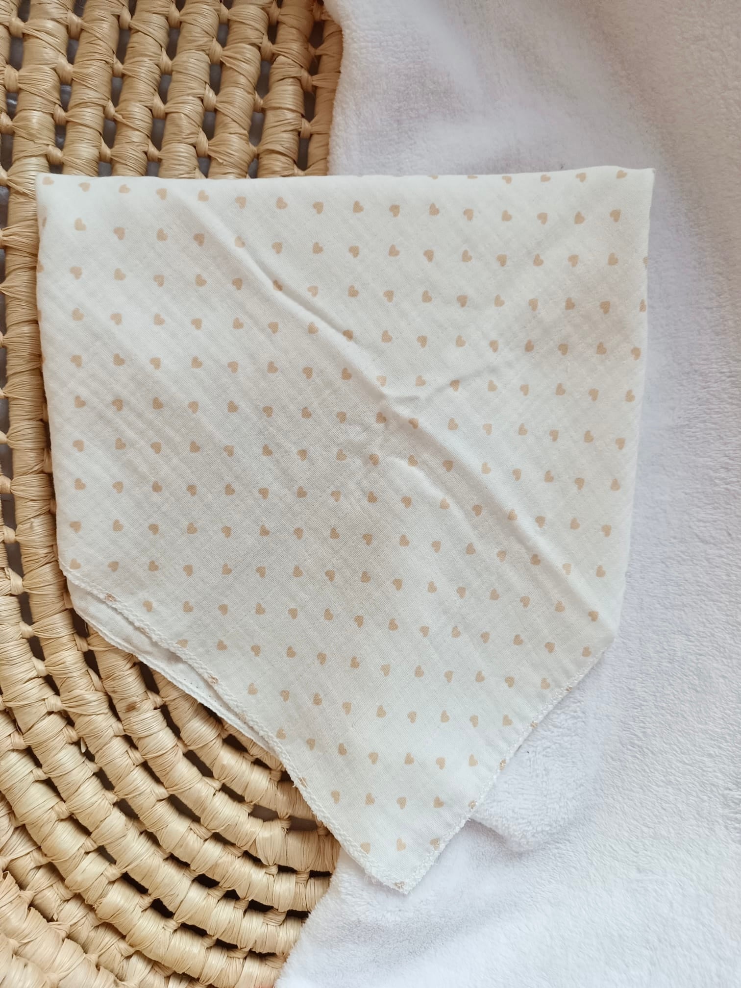 Lange en gaze de coton blanc avec cœurs beige 60*60 personnalisable