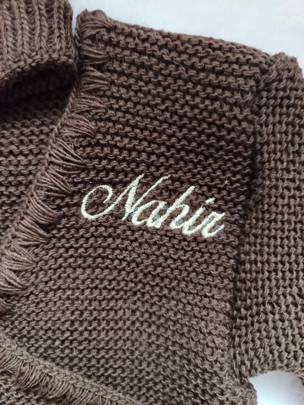 Tenue naissance 0/3 mois en maille marron - personnalisable