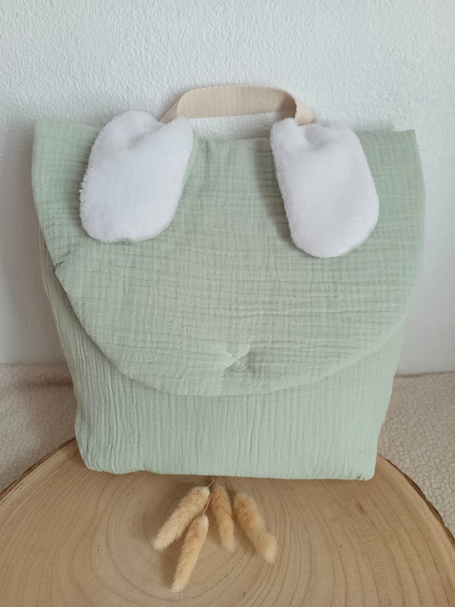 Sac à dos en gaze de coton vert sauge avec oreilles blanche - personnalisable -