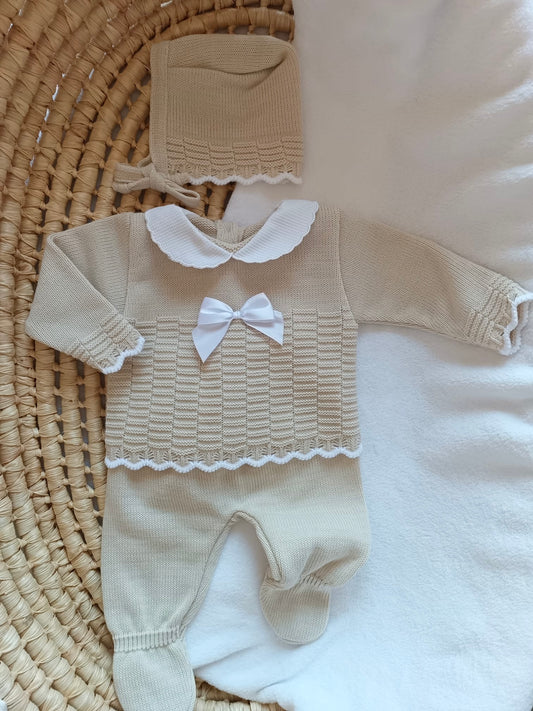 Ensemble complet beige/blanc avec noeud satiné blanc 0/3 mois