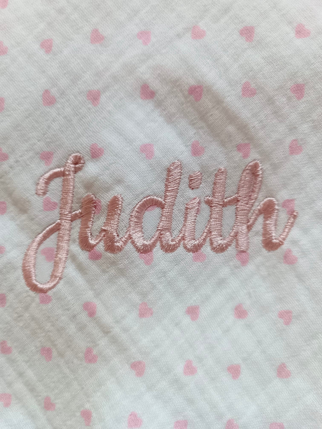 Lange en gaze de coton blanc avec cœurs rose 60*60 personnalisable