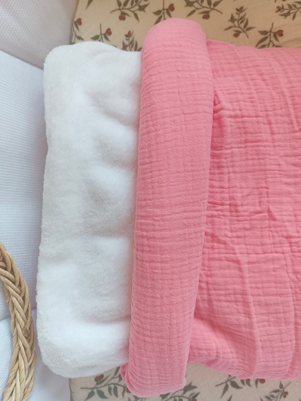 Couverture en gaze de coton et polaire rose foncé - personnalisable -