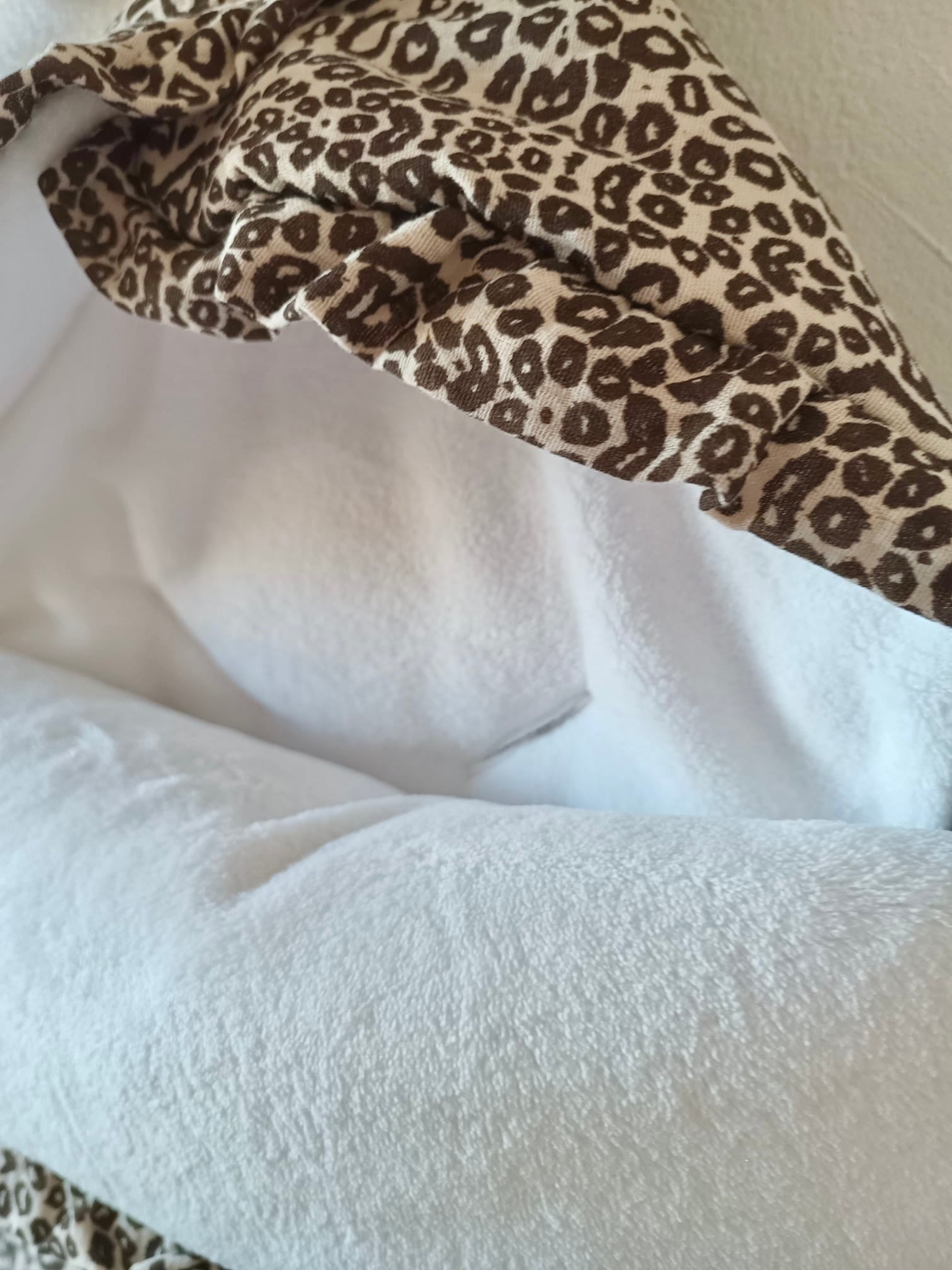 Nid d'ange en gaze de coton et polaire beige léopard