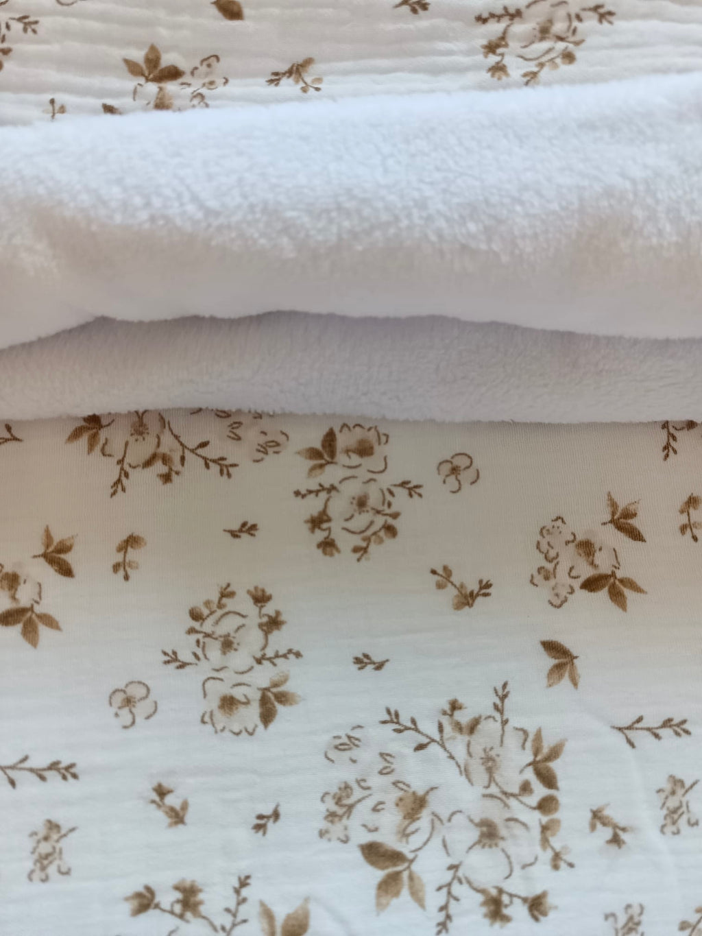 Couverture en gaze de coton et polaire fleurs de coton tons beige/marron