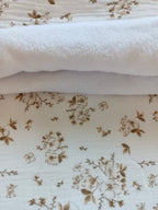 Couverture en gaze de coton et polaire fleurs de coton tons beige/marron