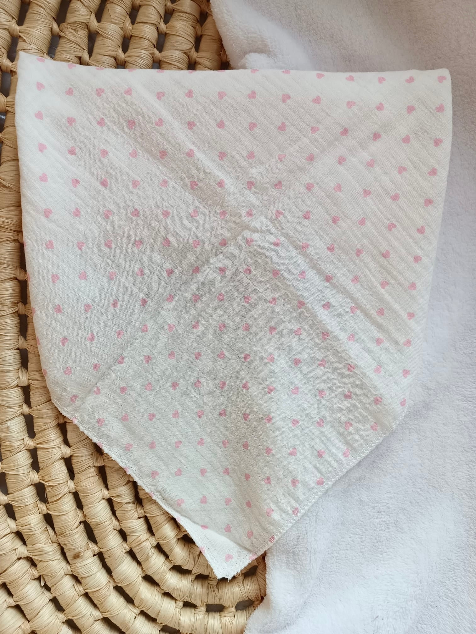 Lange en gaze de coton blanc avec cœurs rose 60*60 personnalisable