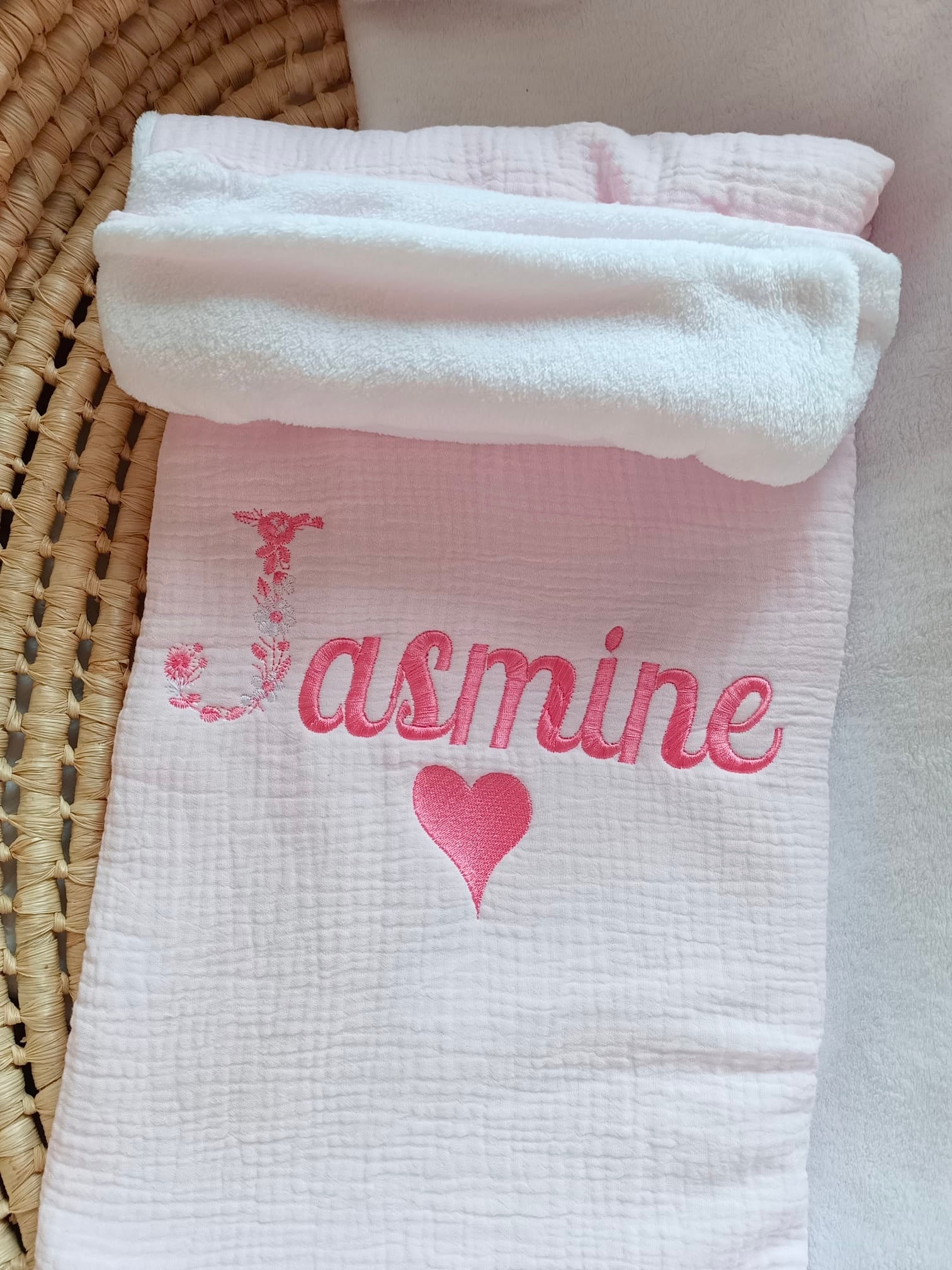 Couverture en gaze de coton et polaire rose - personnalisable -