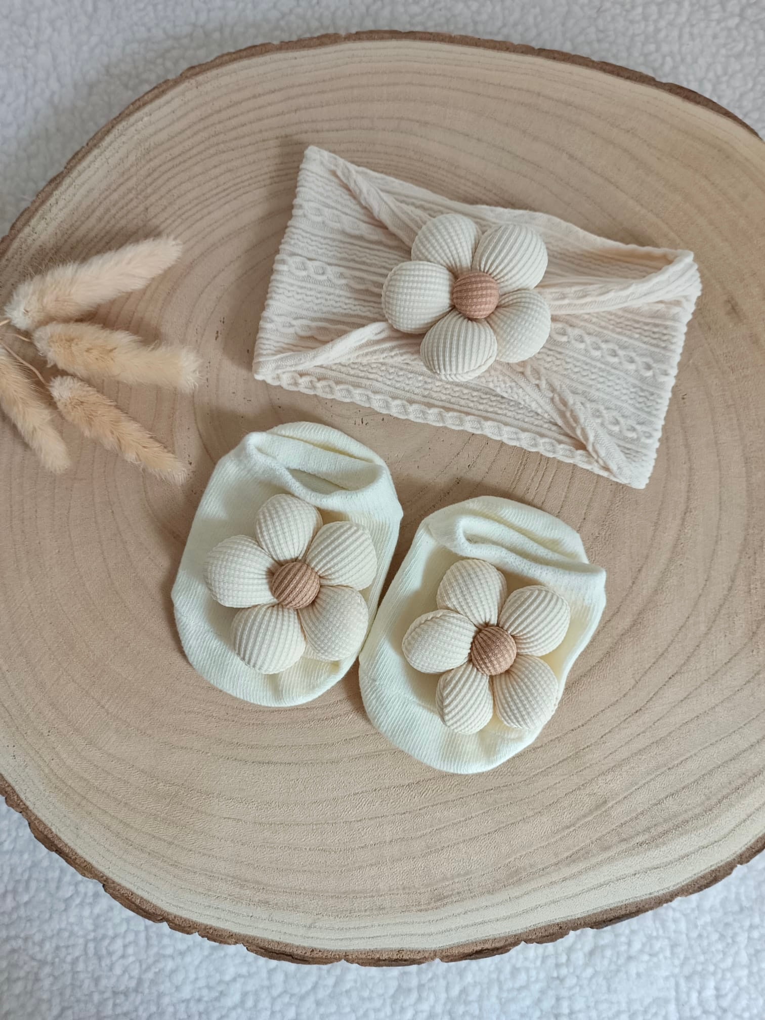 Bandeau élastique crème avec fleurs tu + chaussons assortis 0/10 mois
