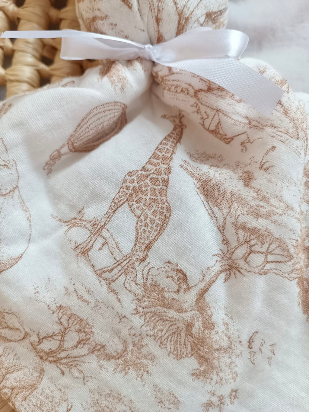 Doudou lapin en gaze de coton safari tons beige - personnalisable -