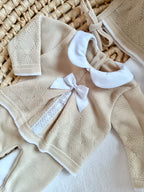Ensemble complet beige avec détails blanc 0/3 mois