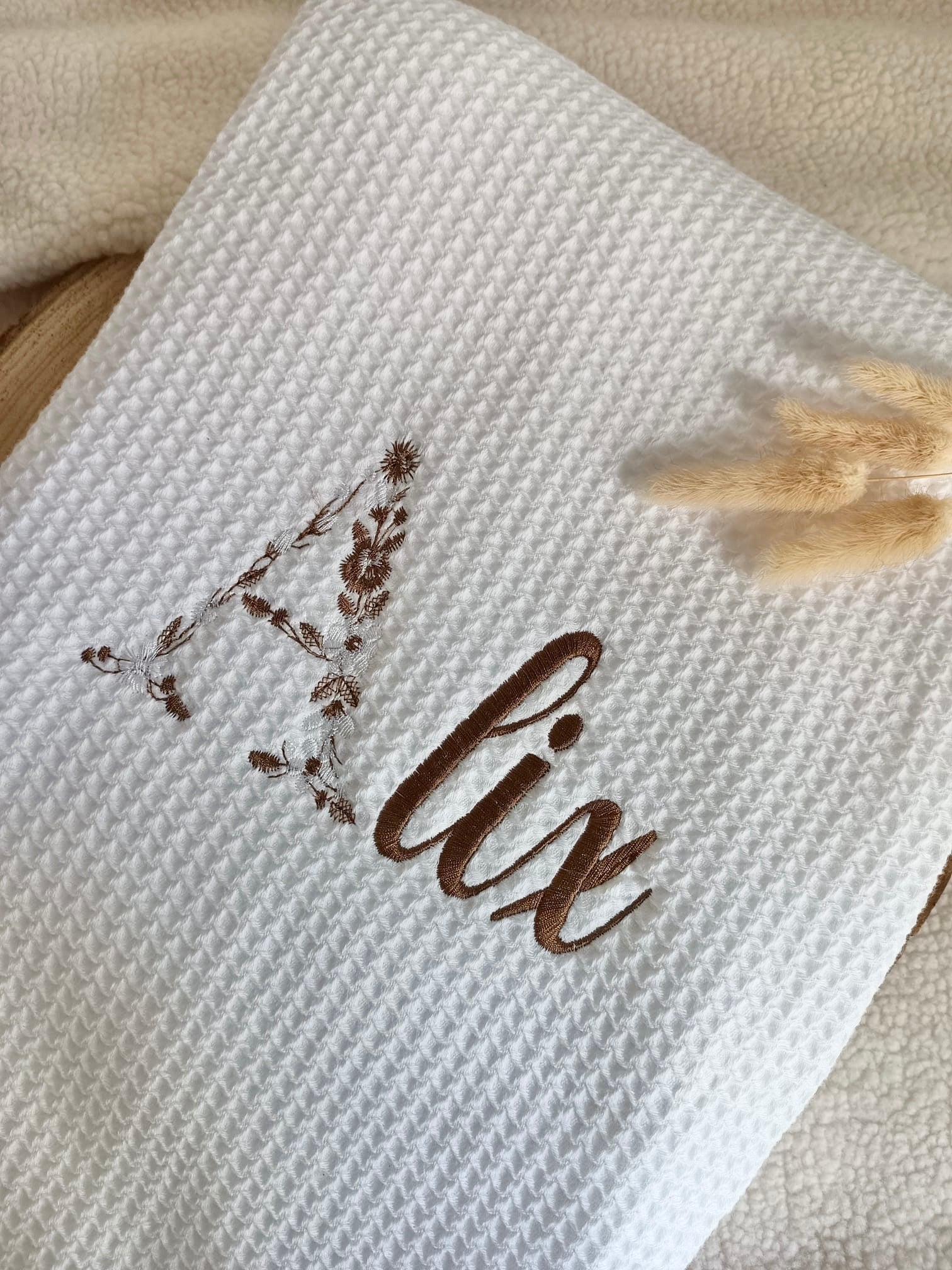 Couverture en nid d’abeille et polaire blanc - personnalisable -