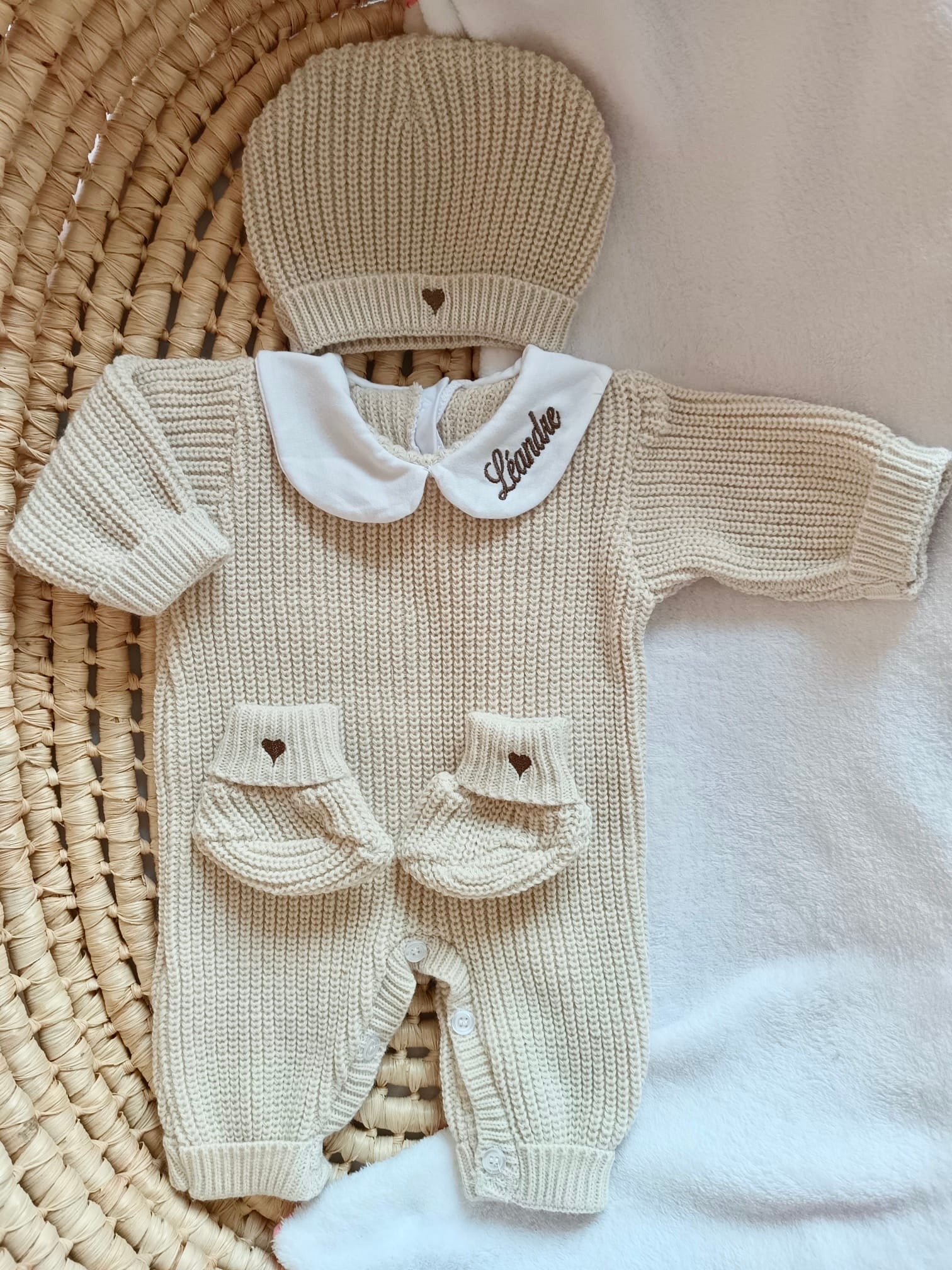 Combinaison maille beige avec col blanc - 0/3 mois 3/6mois et 9/12 mois   - personnalisable