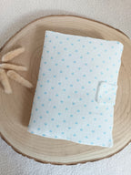 Protège carnet de santé avec cœurs bleu ciel - personnalisable -