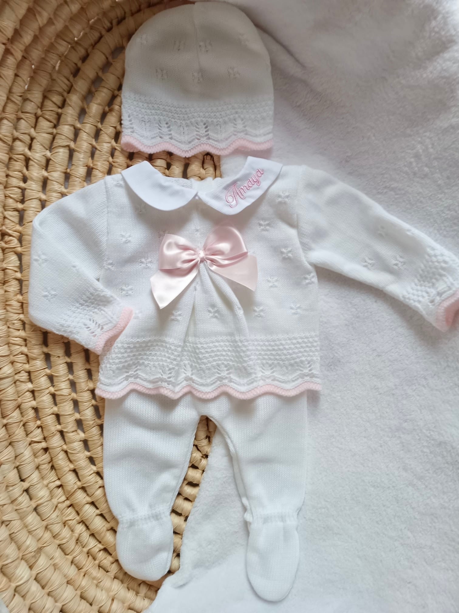 Ensemble complet blanc/ rose avec nœud satiné rose 0/3 mois