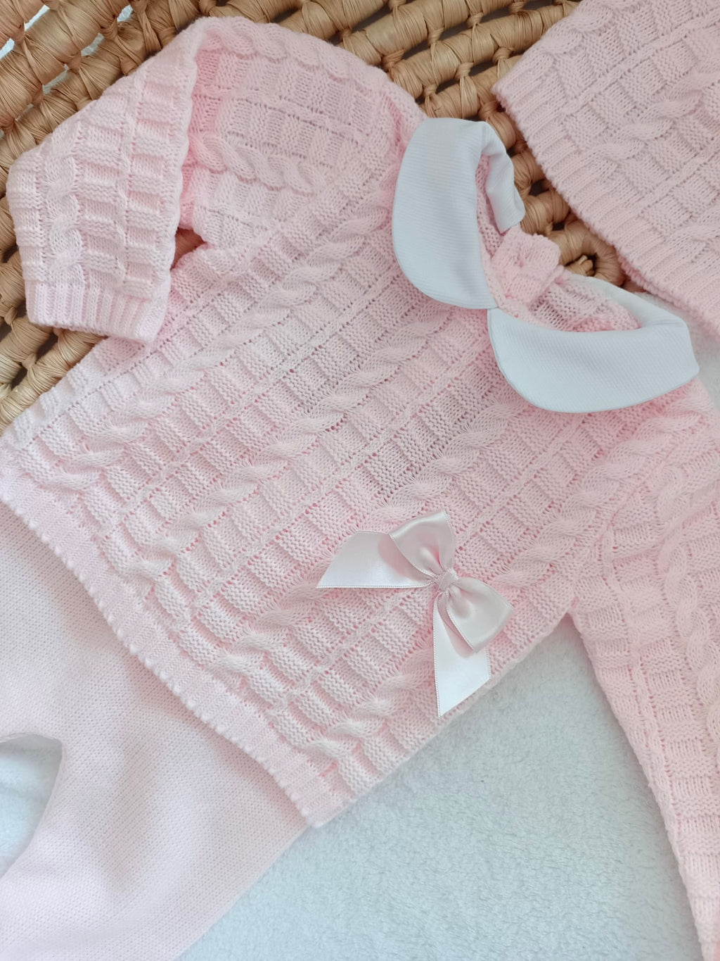 Ensemble complet naissance rose 0/3 mois avec torsade + noeud satiné