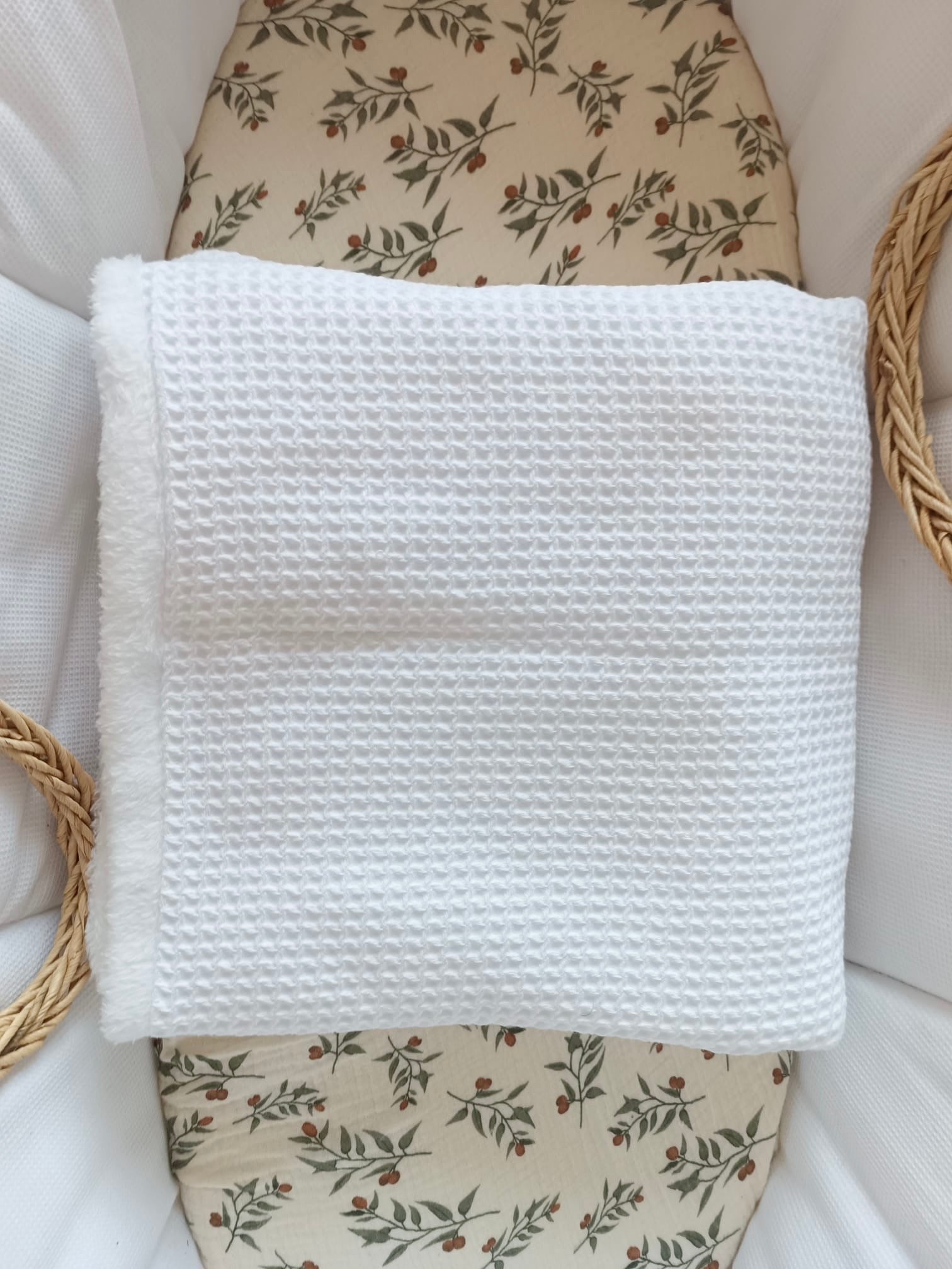 Couverture en nid d’abeille et polaire blanc - personnalisable -