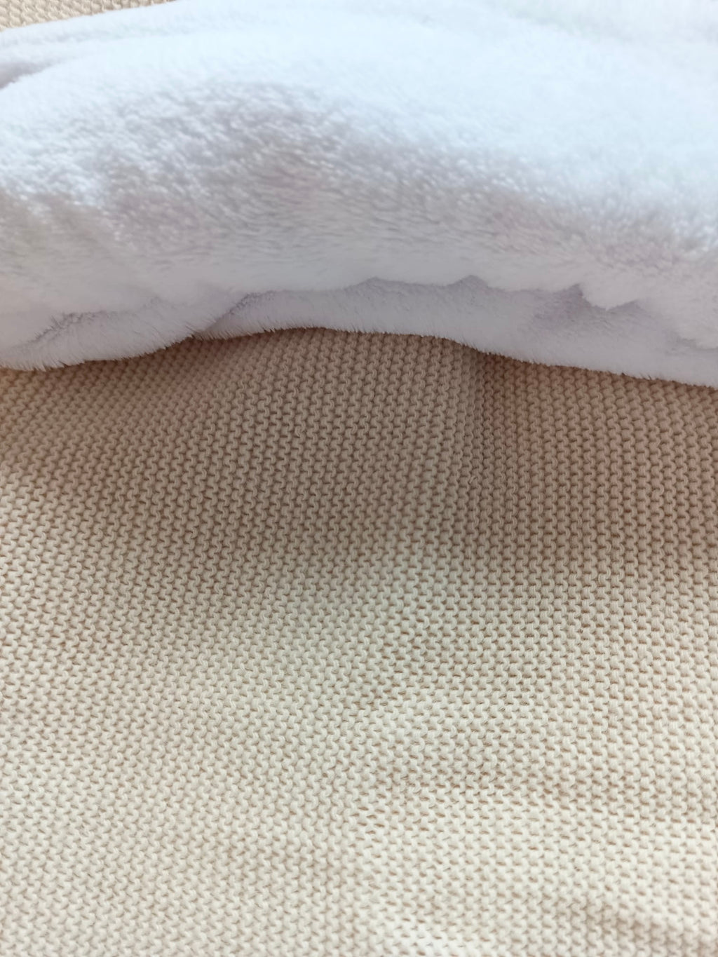 Couverture maille beige et polaire blanc - personnalisable -