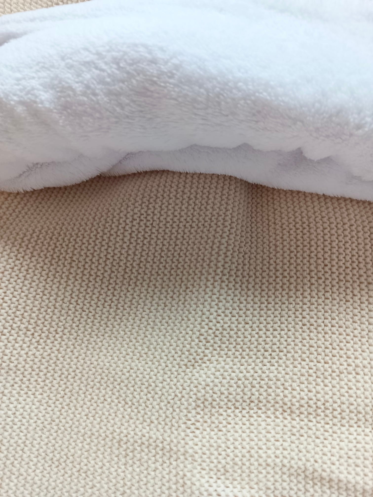 Couverture maille beige et polaire blanc - personnalisable -