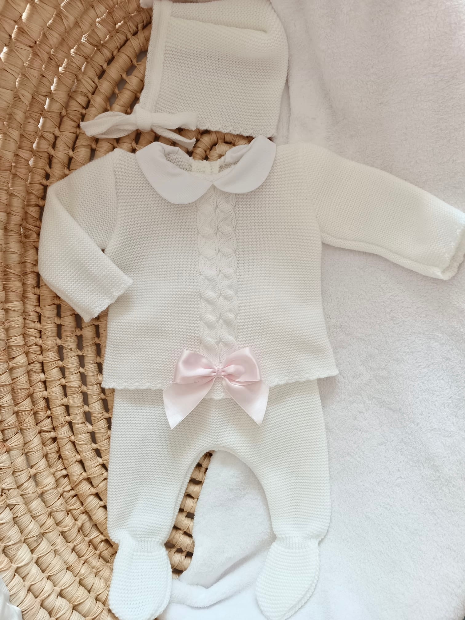 Ensemble complet blanc torsade avec noeud satiné rose 0/3 mois