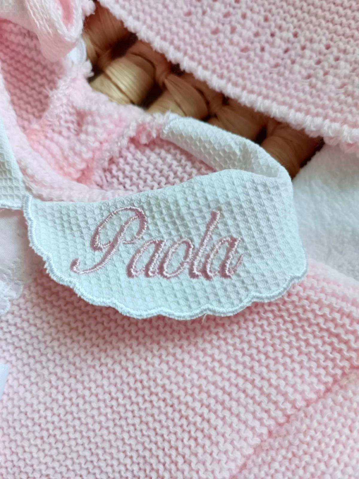 Ensemble complet naissance 0/3 mois, rose avec détails et noeud satiné blanc + dentelle