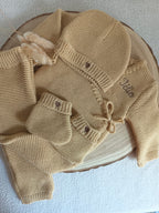 Tenue naissance 0/3 mois en maille camel - personnalisable