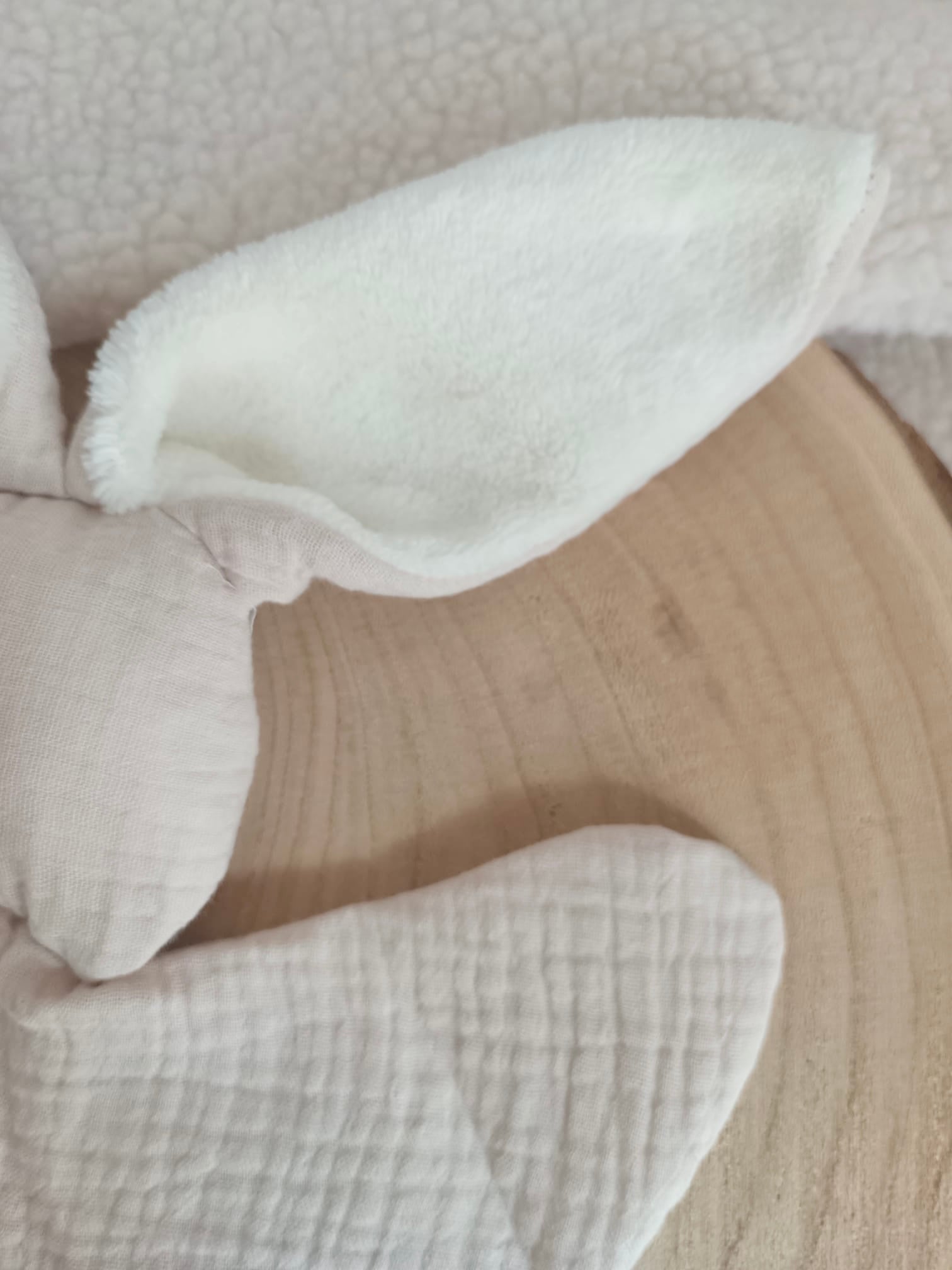Doudou lapin avec oreilles polaire crème en gaze de coton beige