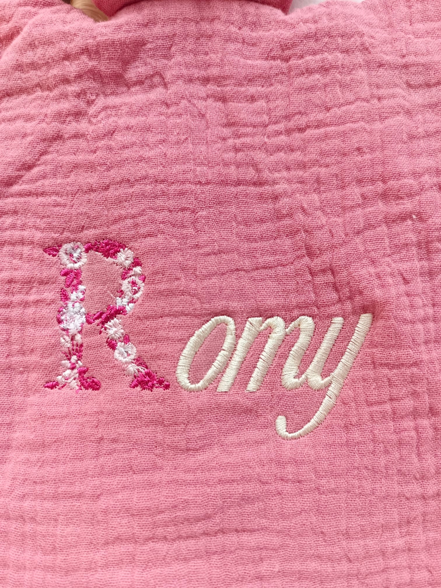 Doudou lapin avec oreilles polaire blanche gaze de coton framboise