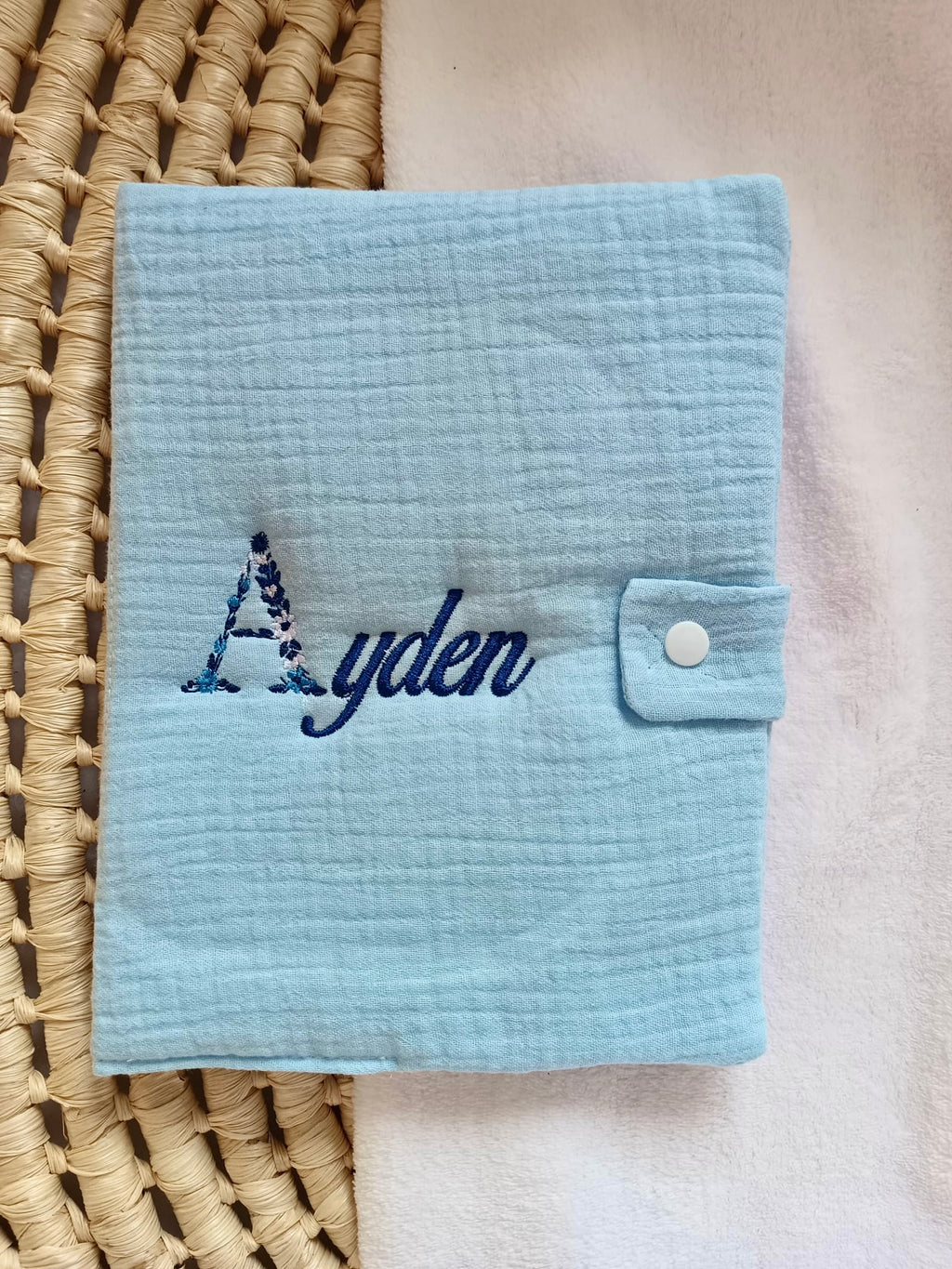 Protège carnet de santé en gaze de coton bleu ciel - personnalisable -